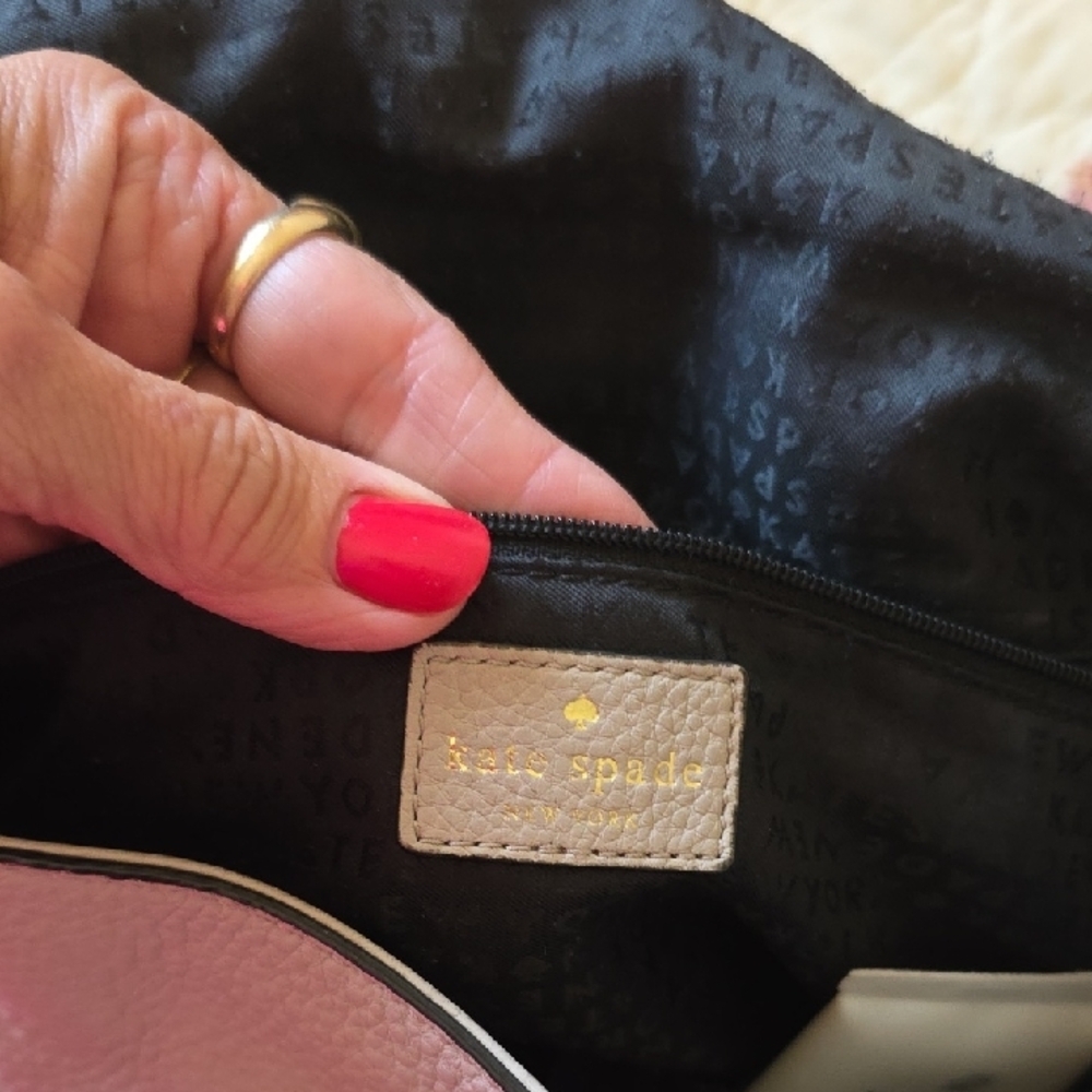Kate Spade Black and Cream Shoulder Bag with Gold Hardware - Picture 4 of 5